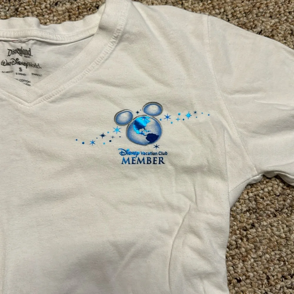 Walt Disney DVC Member short sleeve t-shirt - Picture 2 of 4